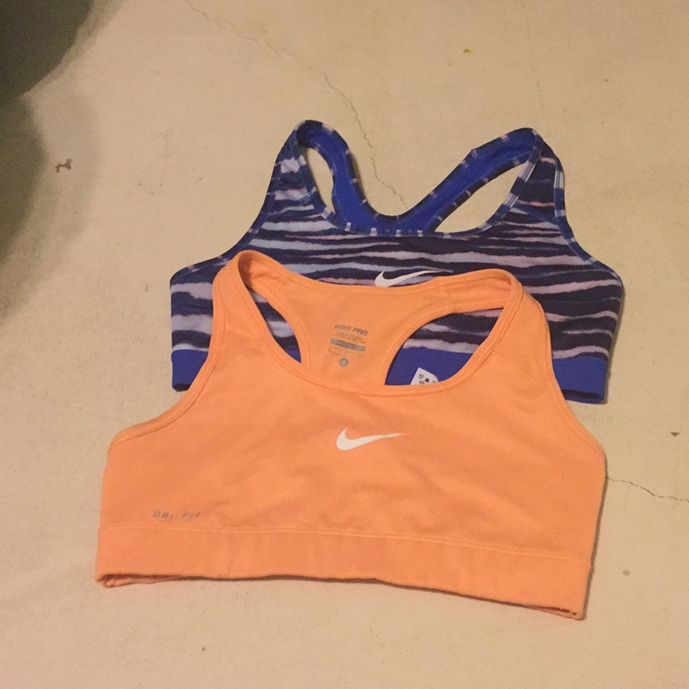 Like new. Barely wore. Nike spirts bra.